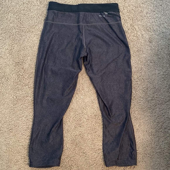 Nike Dri-Fit crop leggings-black/grey speckle print - Picture 2 of 2
